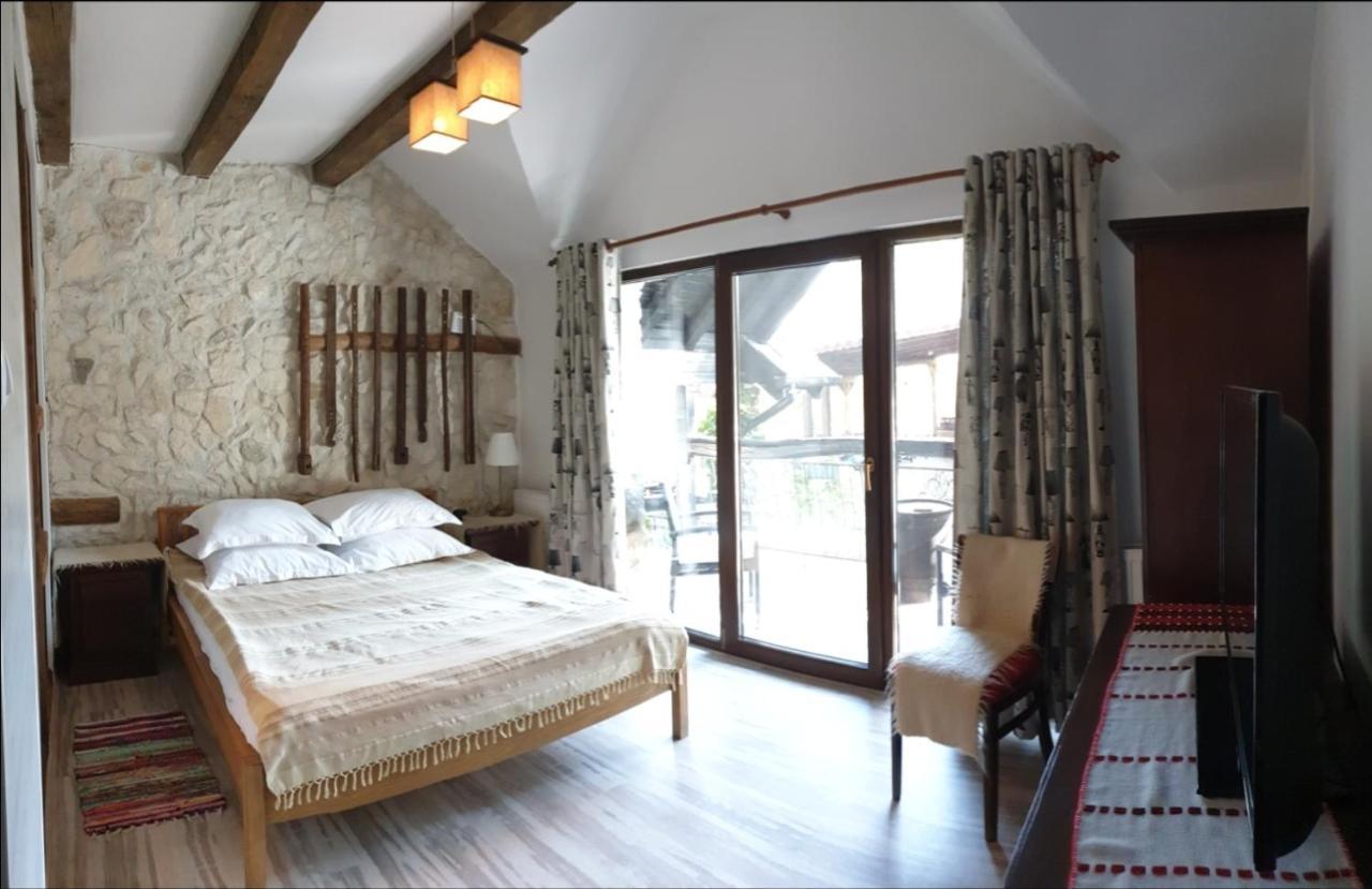 Pensiunea Casa Dacilor Podeni Экстерьер фото