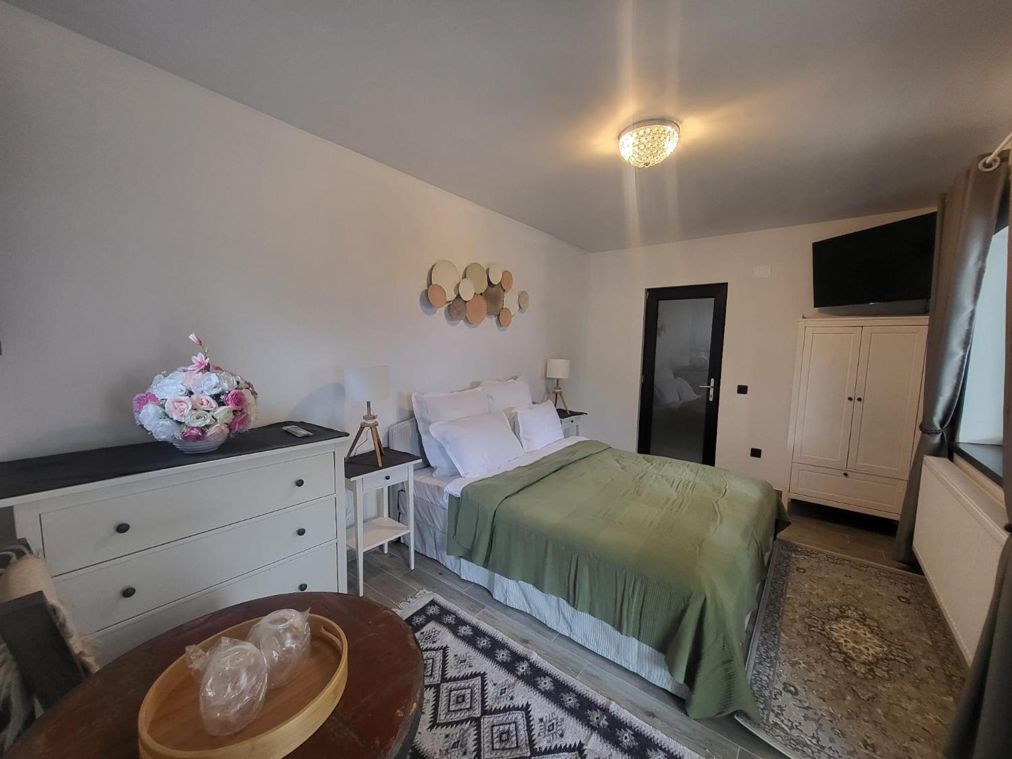 Pensiunea Casa Dacilor Podeni Экстерьер фото