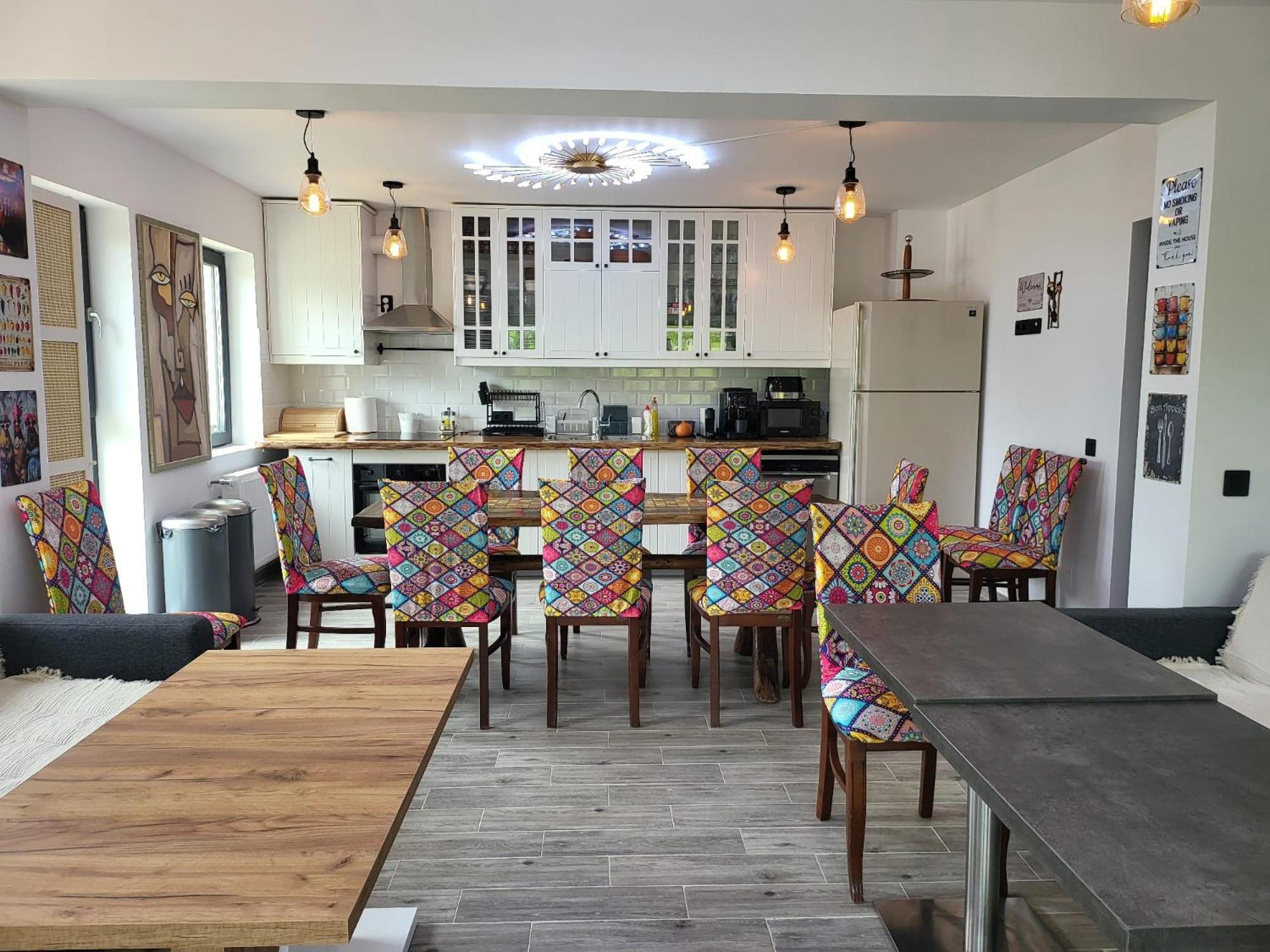 Pensiunea Casa Dacilor Podeni Экстерьер фото